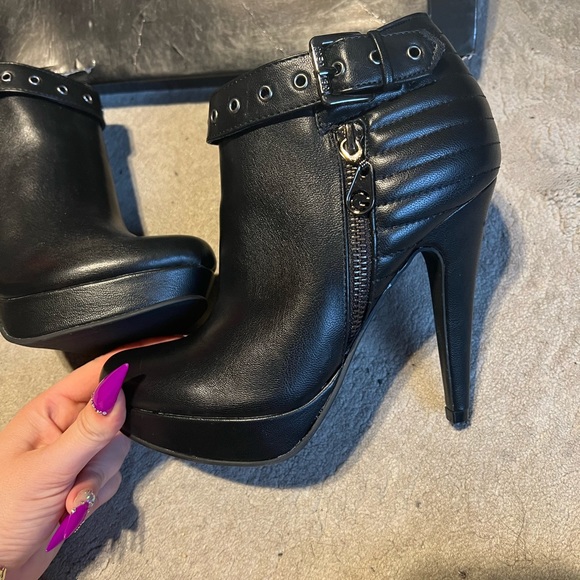 NWB Guess Booties - Picture 3 of 7